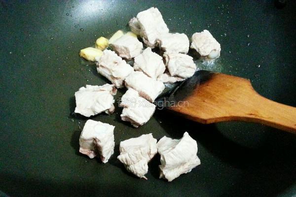 青菜萝卜排骨汤的做法图解3
