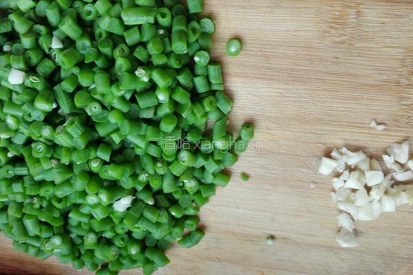 蒜末炒豆角的做法图解2