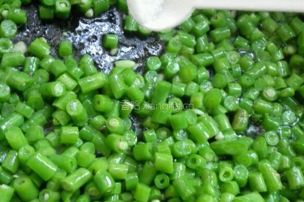 蒜末炒豆角的做法图解5