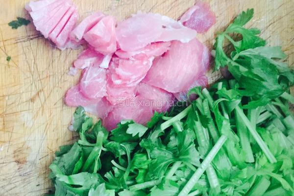 羊肉芹菜的做法图解1