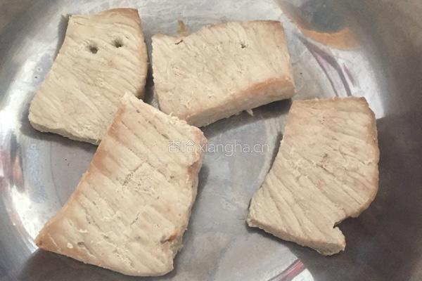 辅食，?里脊肉松的做法图解1