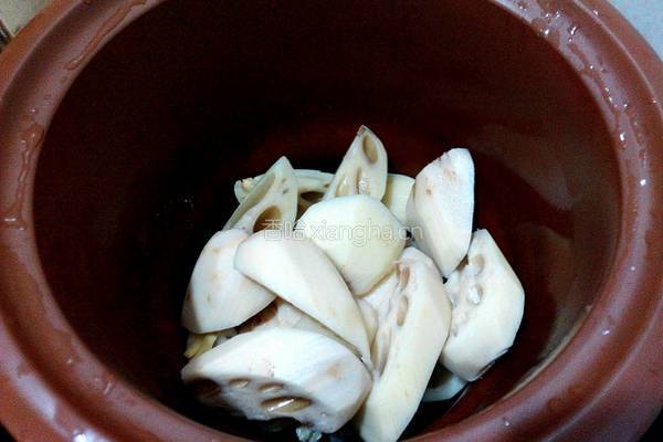 莲藕腊鸭汤的做法图解4