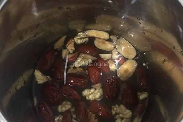 红枣核桃花生露的做法图解3