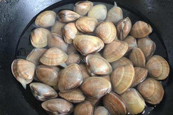 蒜泥菠菜拌沙蚬子肉的做法图解2