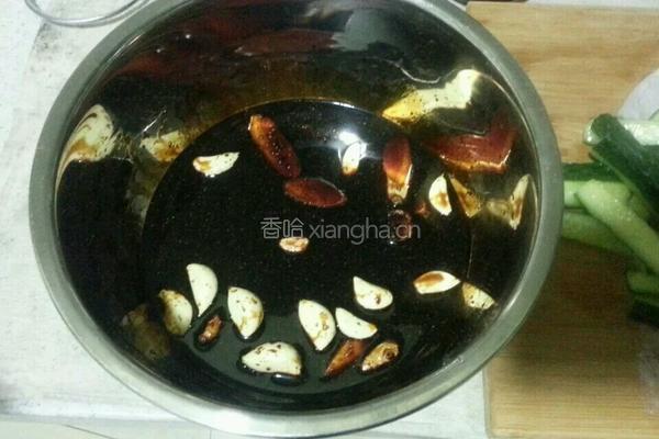 糖醋酱黄瓜的做法图解3