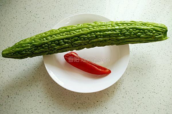冰糖苦瓜的做法图解1