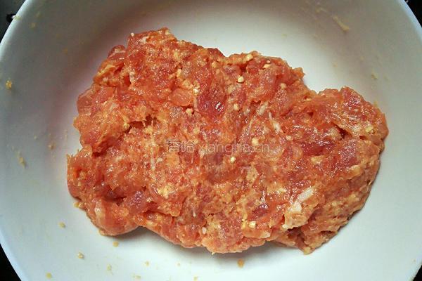 木耳瘦肉汤的做法图解3