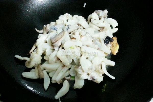 芹菜炒乌贼的做法图解3