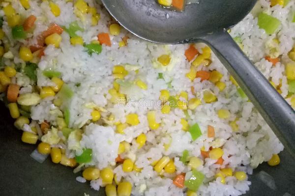 玉米鸡蛋炒饭的做法图解10