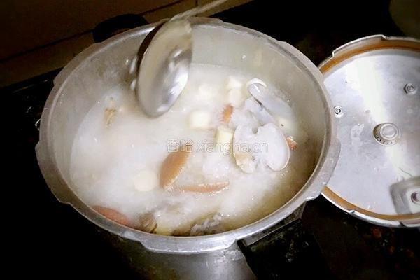 花甲螺海鲜粥的做法图解3