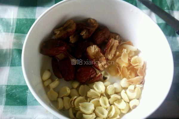 银耳甜汤的做法图解3