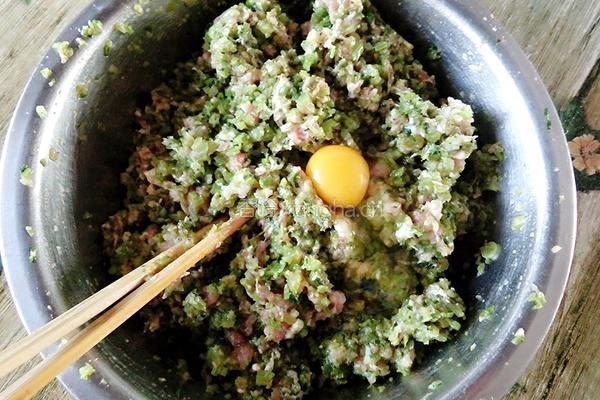 猪肉芹菜蒸饺的做法图解9