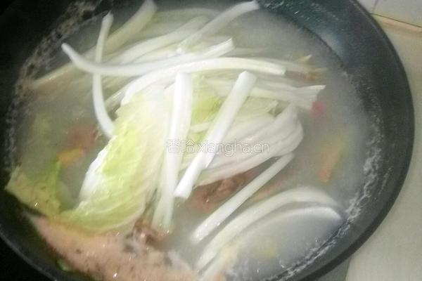 腊肉白菜炖的做法图解3