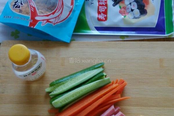 鱼松火腿寿司的做法图解1