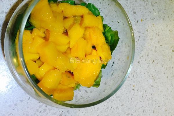 香芒三文鱼牛油果兔兔杯的做法图解4