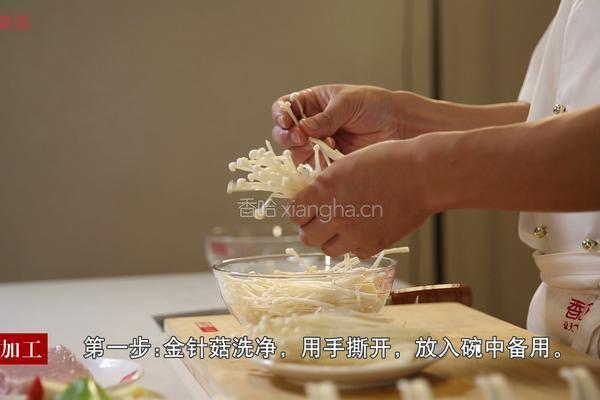 金针菇炒肉丝的做法图解1