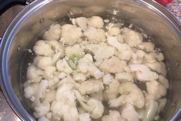 奶汁焗花椰菜(Cauliflower Gratin)的做法图解2