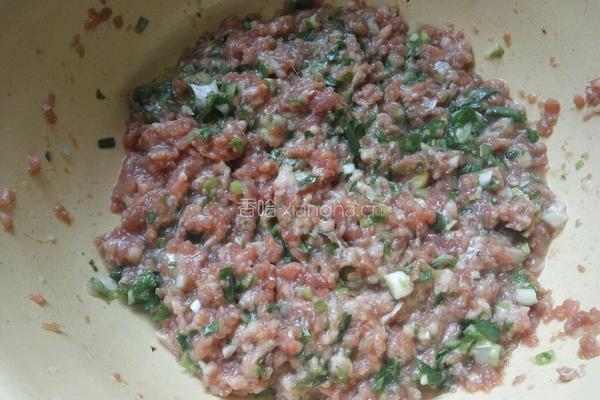 猪肉芹菜水饺的做法图解2
