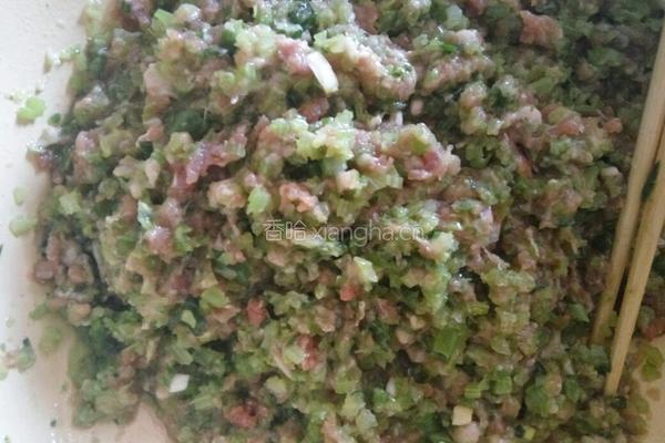 猪肉芹菜水饺的做法图解4