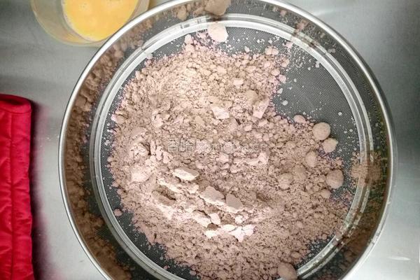 布朗尼纸杯蛋糕的做法图解2
