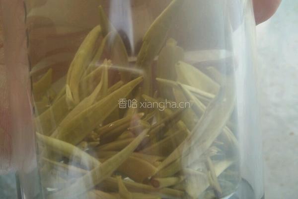 大白芽煎鸡蛋的做法图解1