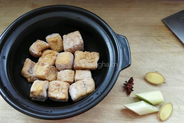 砂锅煲豆泡汤的做法图解1