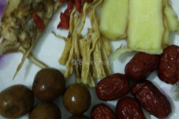 茶树菇炖鸡汤的做法图解2