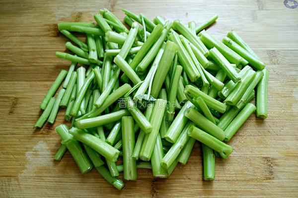 空心菜炒肉的做法图解2