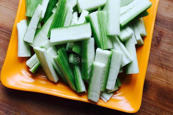 丝瓜水滑肉的做法图解1