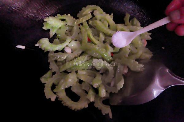 苦瓜炒蛋的做法图解12