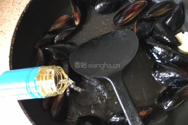 意式西葫芦贻贝意大利面的做法图解2