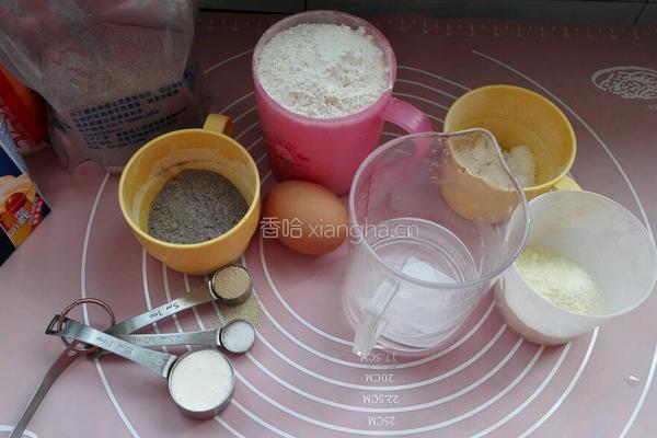 黑麦黑米汉堡包的做法图解1