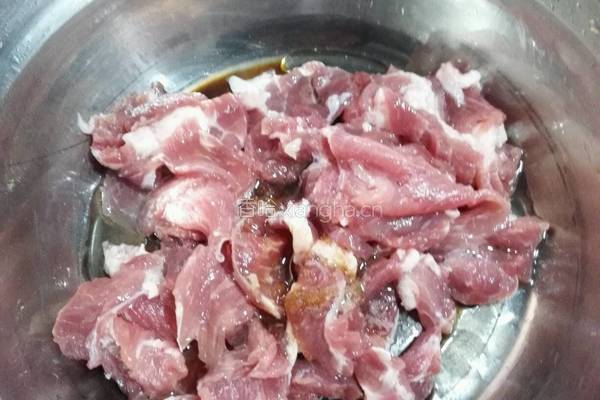 豆干炒肉的做法图解1