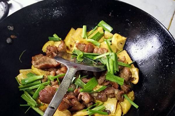 豆干炒肉的做法图解5