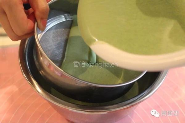 抹茶草莓千层蛋糕的做法图解3