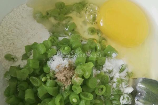 皇帝菜鸡蛋饼的做法图解1