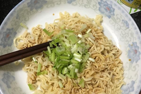 葱油拌面的做法图解4