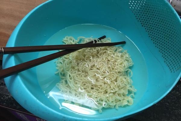 葱油拌面的做法图解3