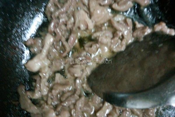 白菜梗炒瘦肉的做法图解3