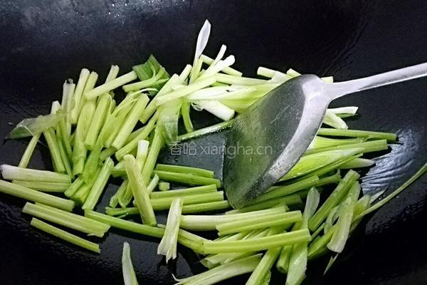 青椒炒凤爪的做法图解4