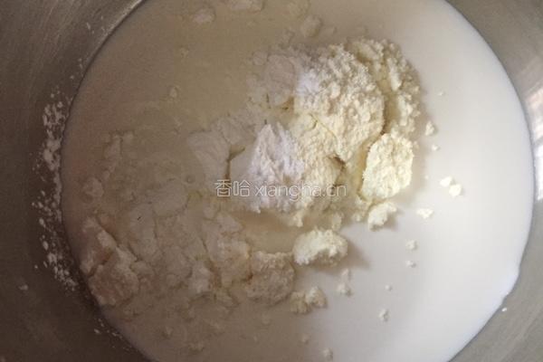 外脆里嫩的炸牛奶的做法图解1