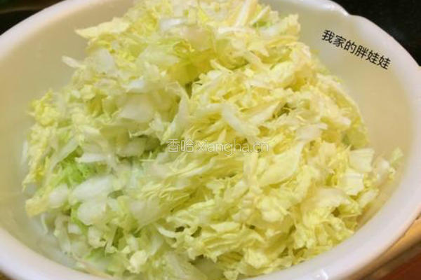 凉拌白菜的做法图解1
