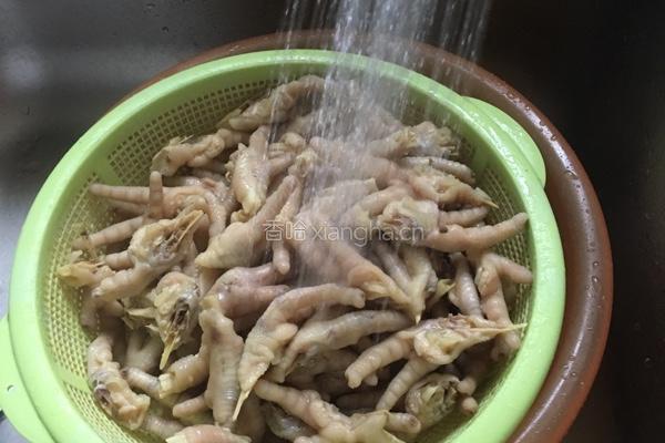 泡椒凤爪的做法图解3