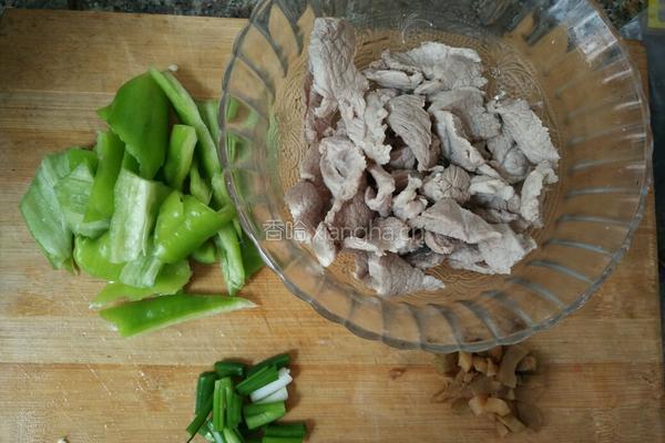 蒜台炒肉的做法图解2