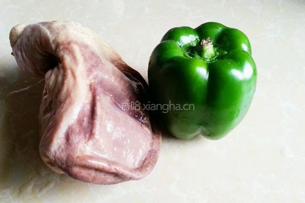 猪肚炒青椒的做法图解1