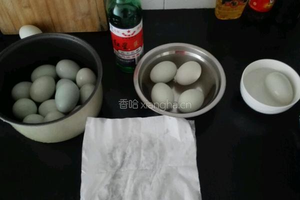 自制咸鸭蛋的做法图解1
