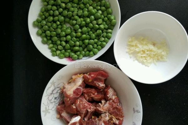豌豆蒸排骨的做法图解1