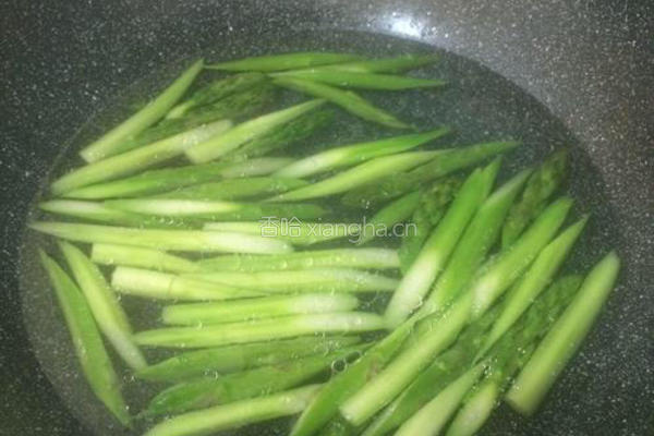 蒜泥拌芦笋的做法图解4