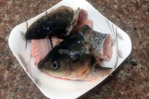鱼头豆腐汤的做法图解1