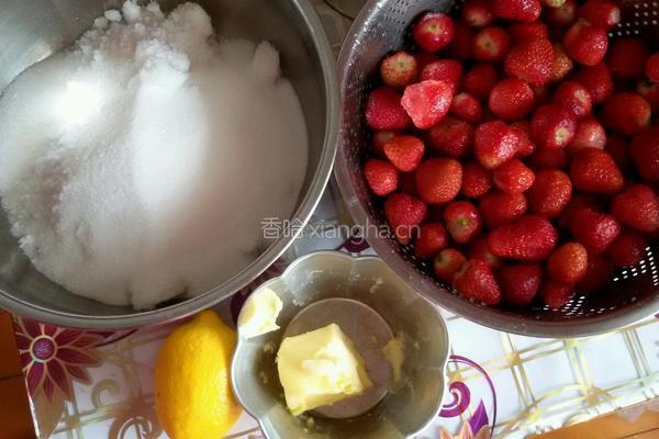 草莓酱的做法图解1